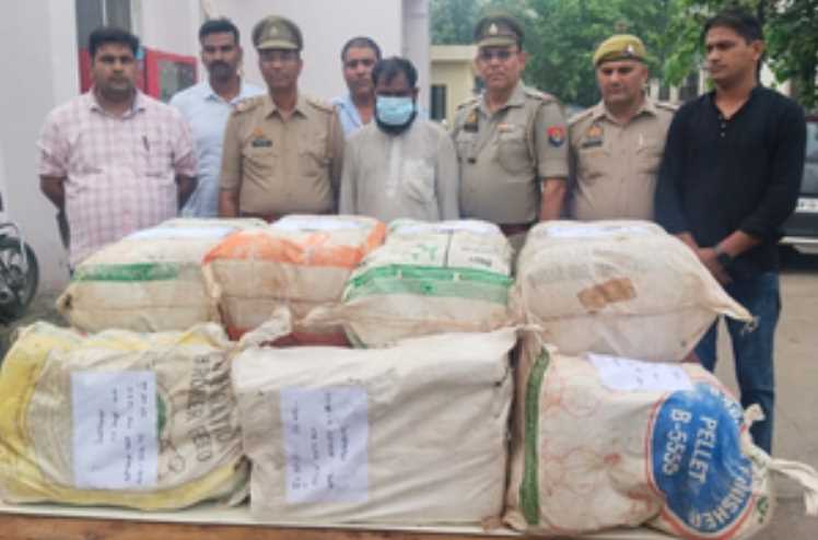 नोएडा : अंतरराज्यीय तस्कर गिरफ्तार, कैंटर समेत 205 किलो गांजा जब्त नोएडा : अंतरराज्यीय तस्कर गिरफ्तार, कैंटर समेत 205 किलो गांजा जब्त